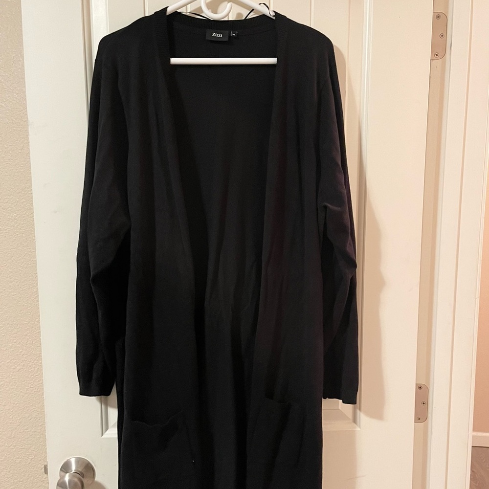 Norwegian brand Zizzi black long cardigan with pockets!